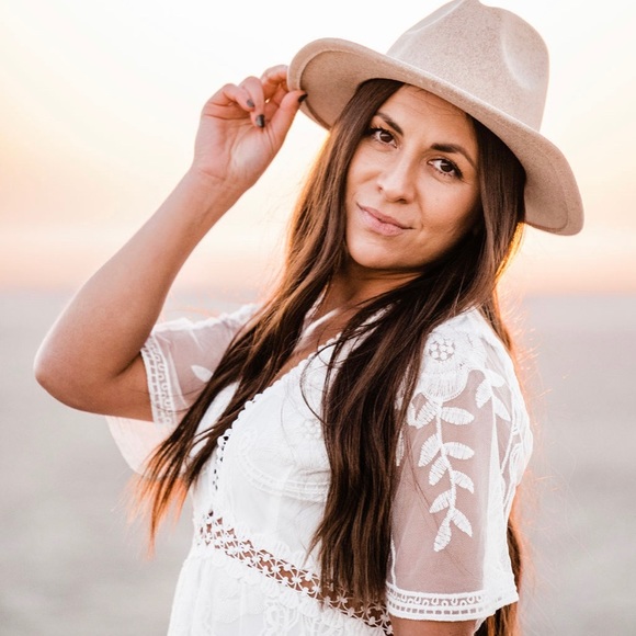 Meet your Posher, Danielle - Picture 4 of 4